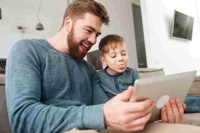 clientes viendo web negocio